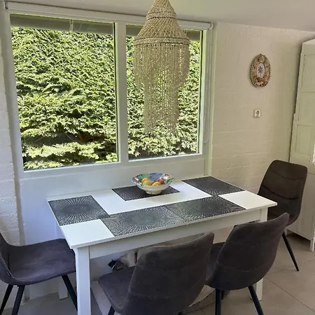 Gemuetliches, Helles Mit Privatem Garten In Gepflegtem